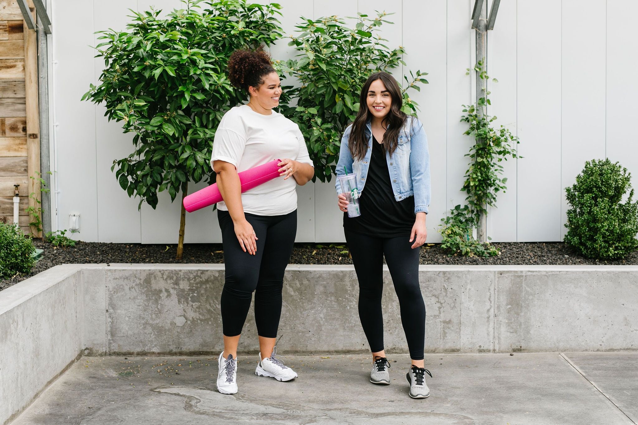 In The Side Pocket Athletic Leggings In Black