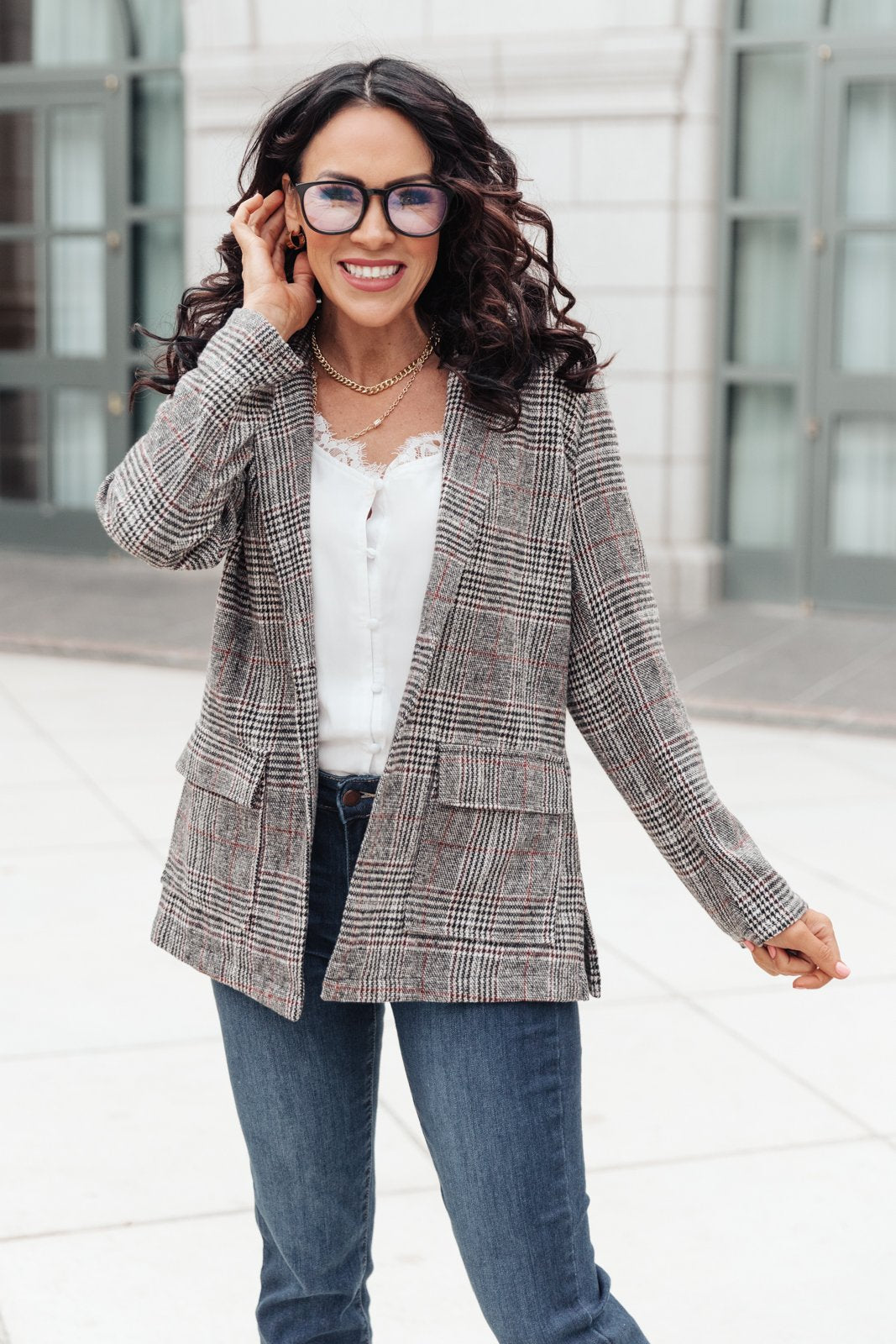 Feminine Boyfriend Blazer in Plaid