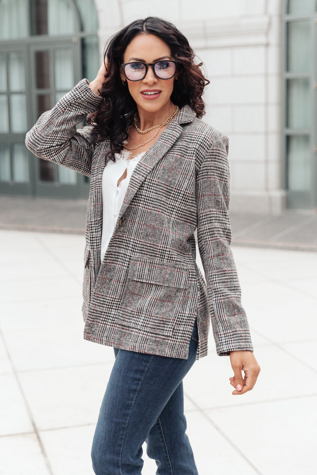 Feminine Boyfriend Blazer in Plaid