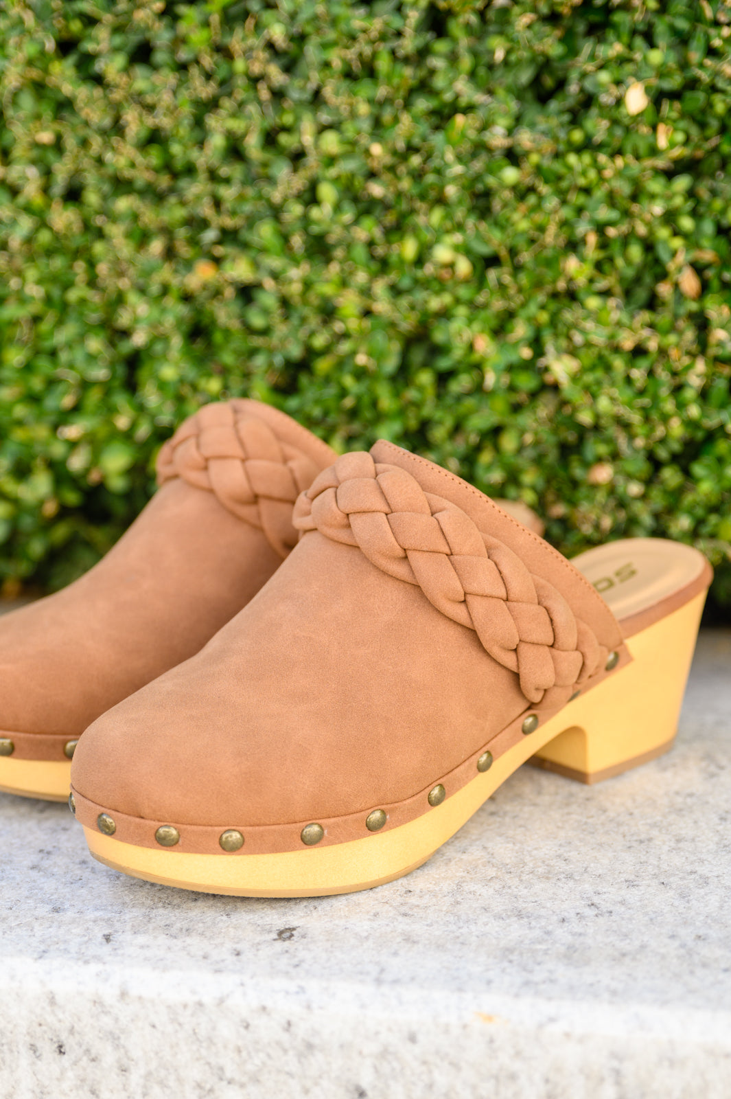 Taylor Braided Clogs In Brown