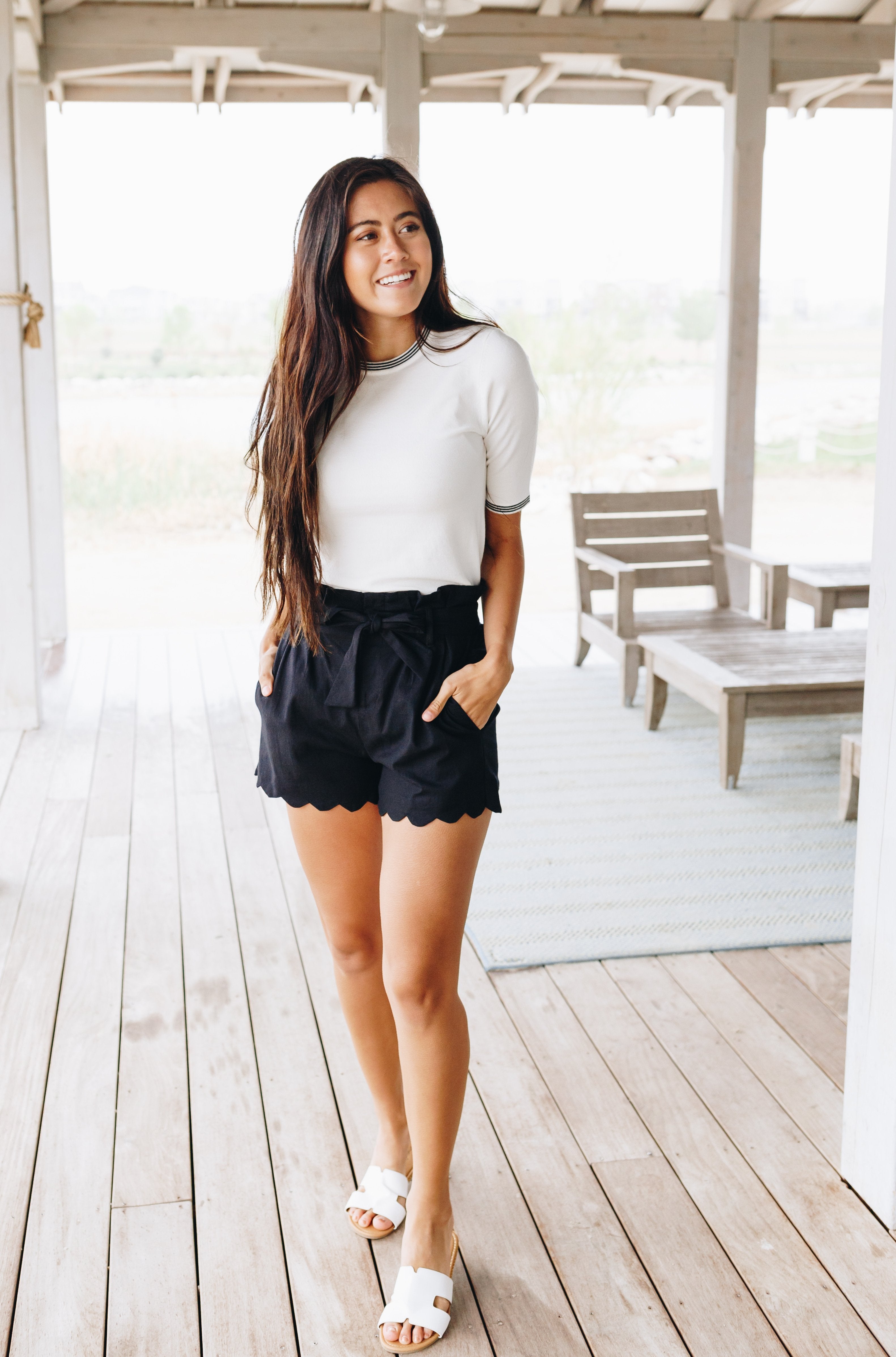 Amber Scalloped Hem Shorts In Black