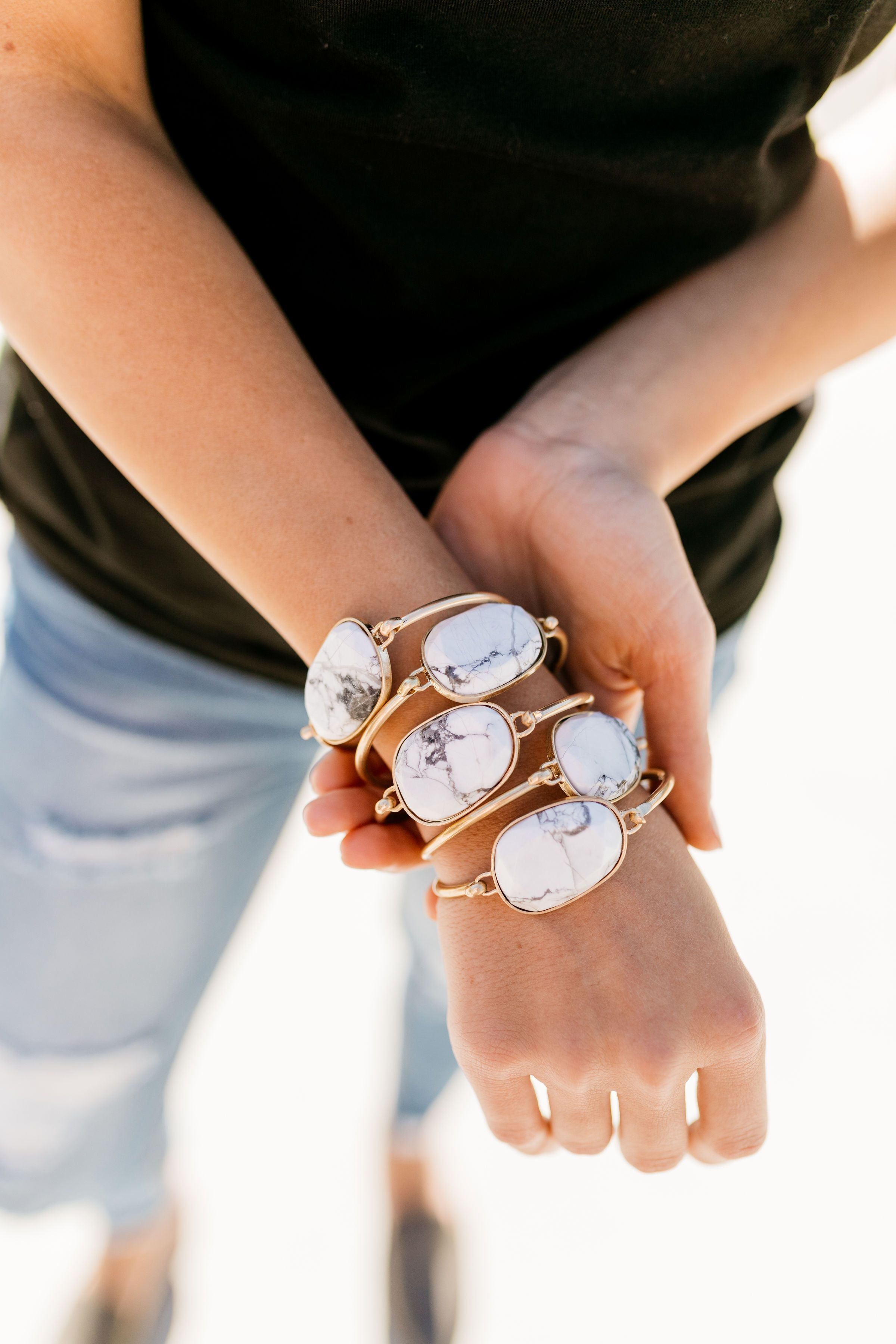 Fantastic Faceted Stone Bracelet In Stone White