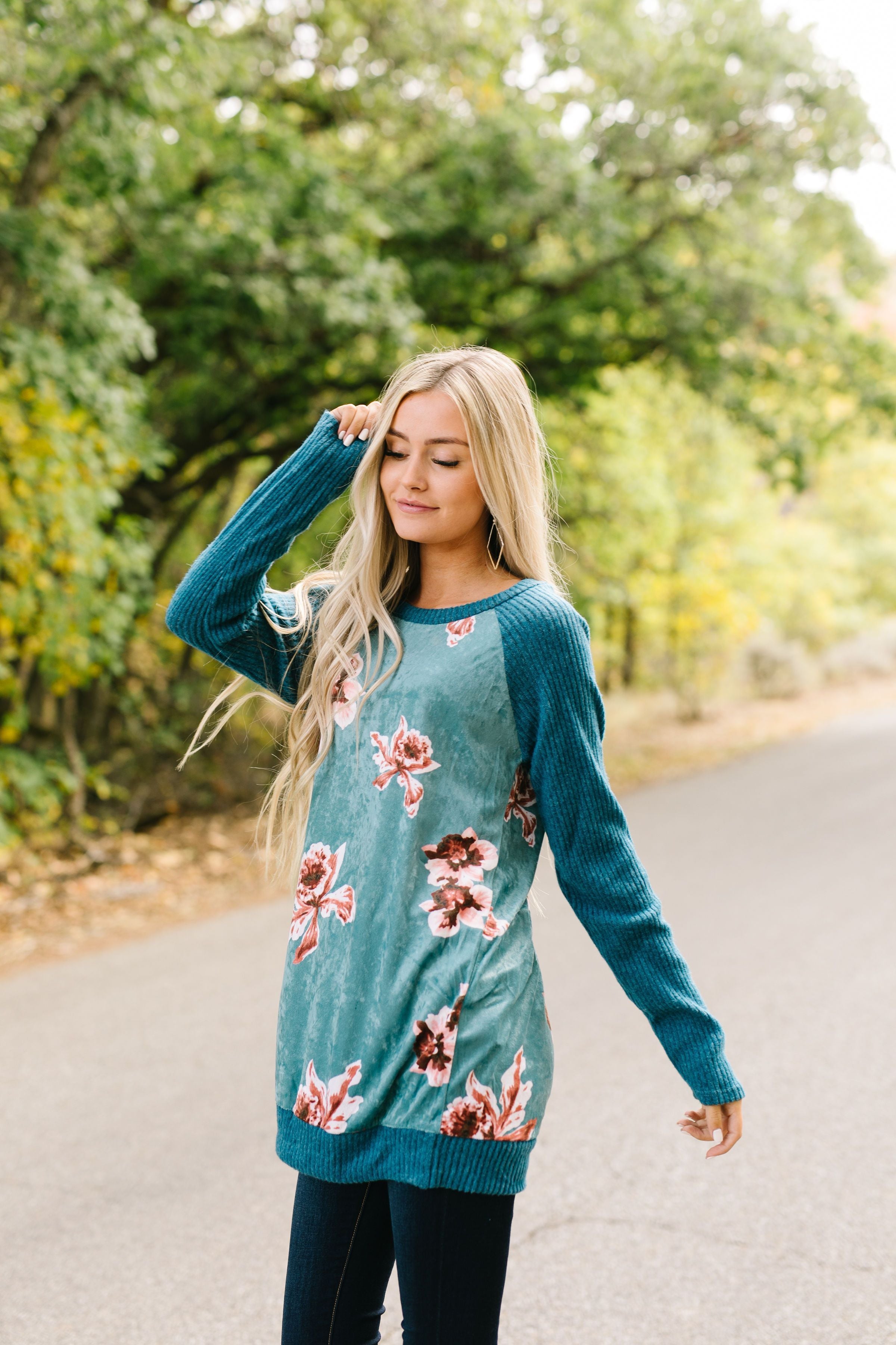 Flowery Velvet Raglan Top In Teal