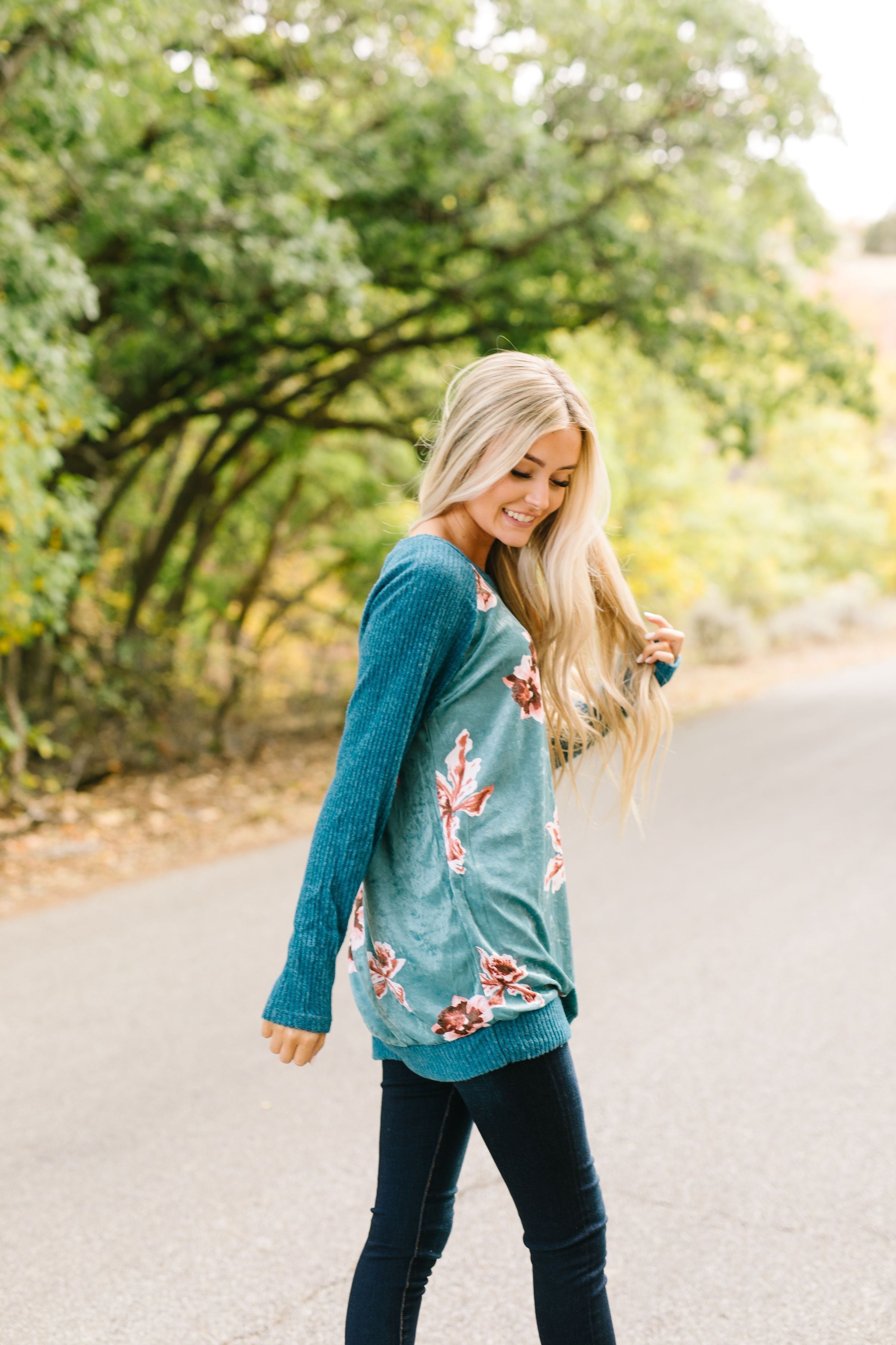 Flowery Velvet Raglan Top In Teal