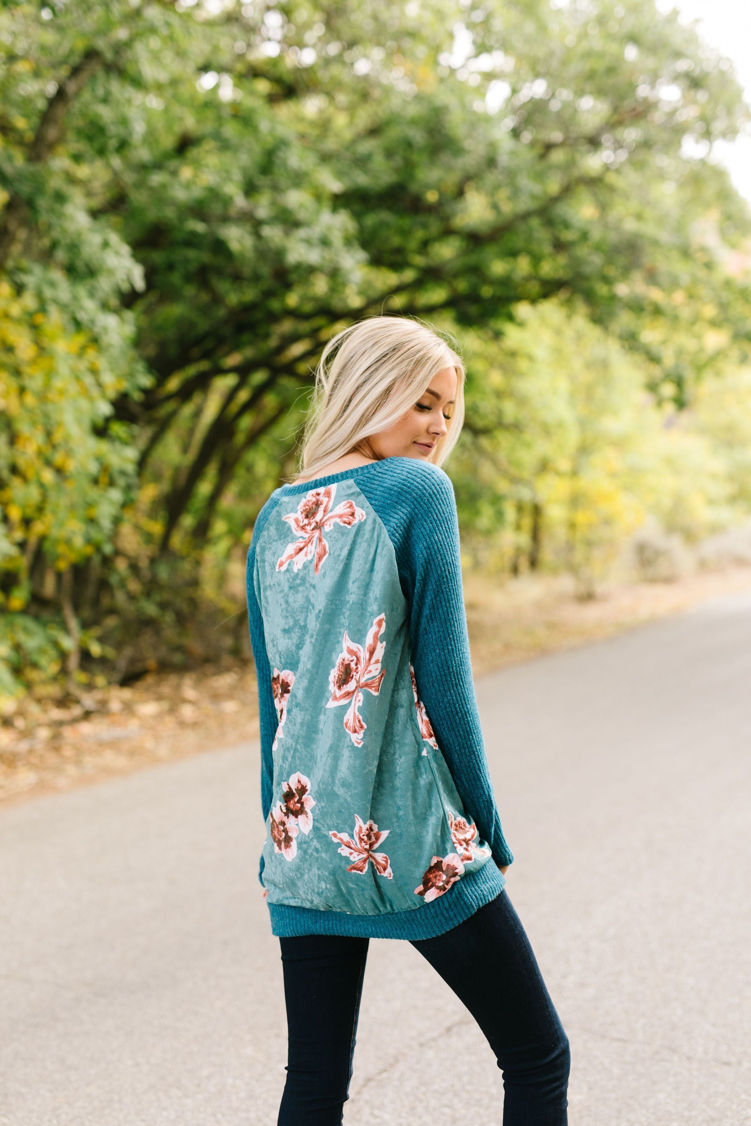 Flowery Velvet Raglan Top In Teal