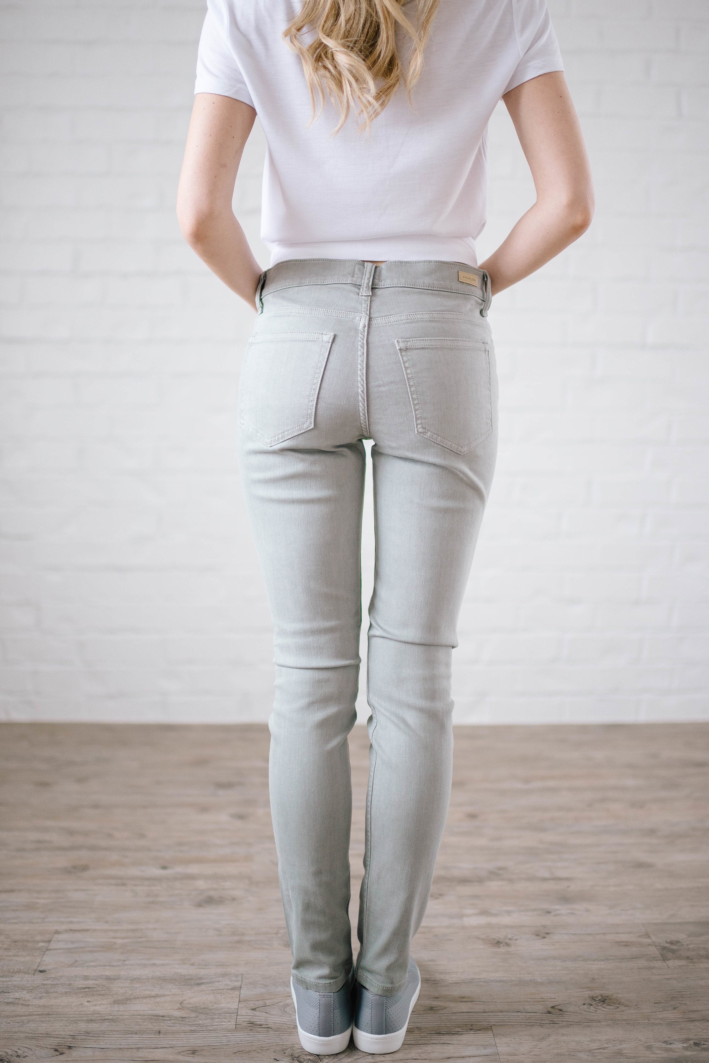 Mid Rise Skinny Jeans in Pale Sage