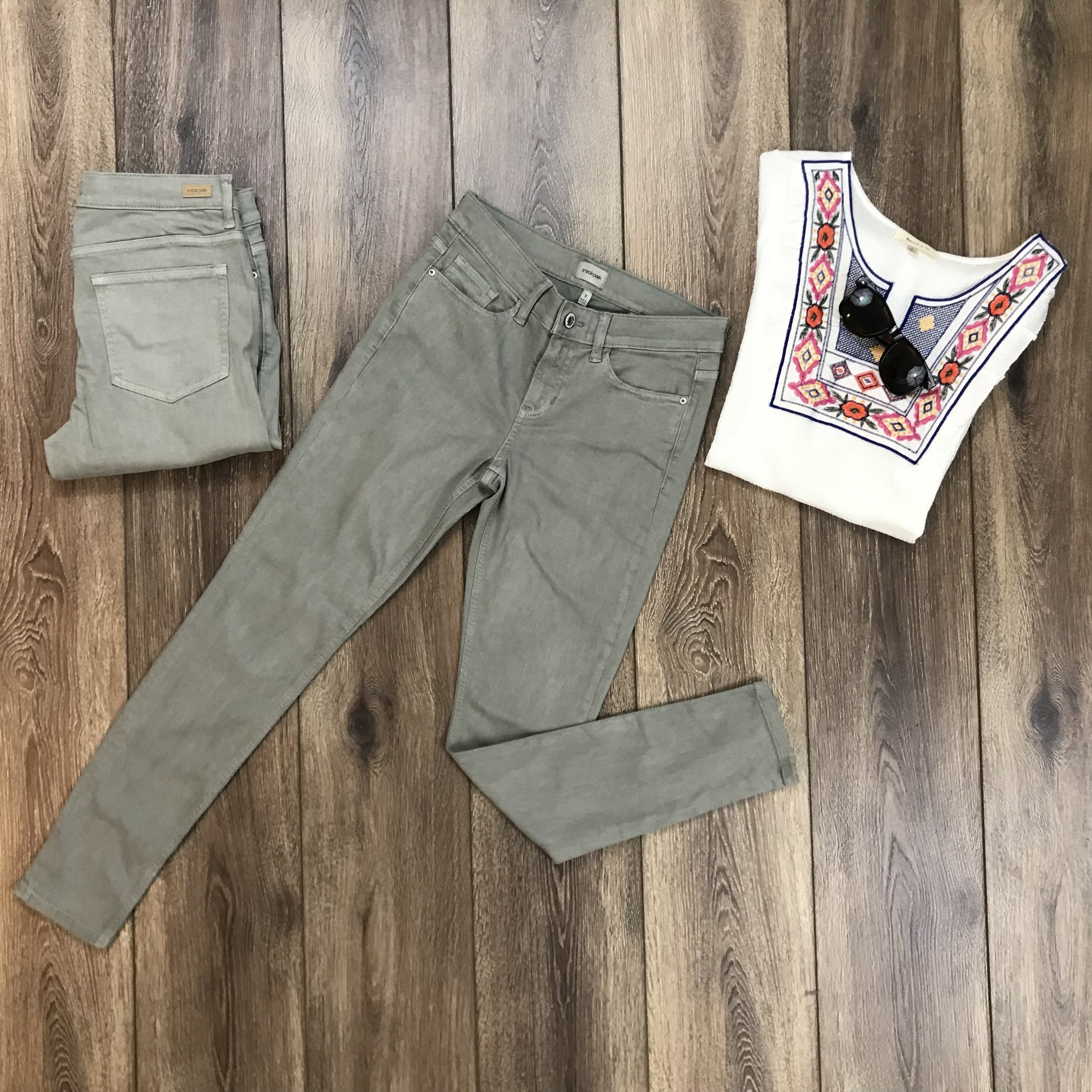 Mid Rise Skinny Jeans in Pale Sage