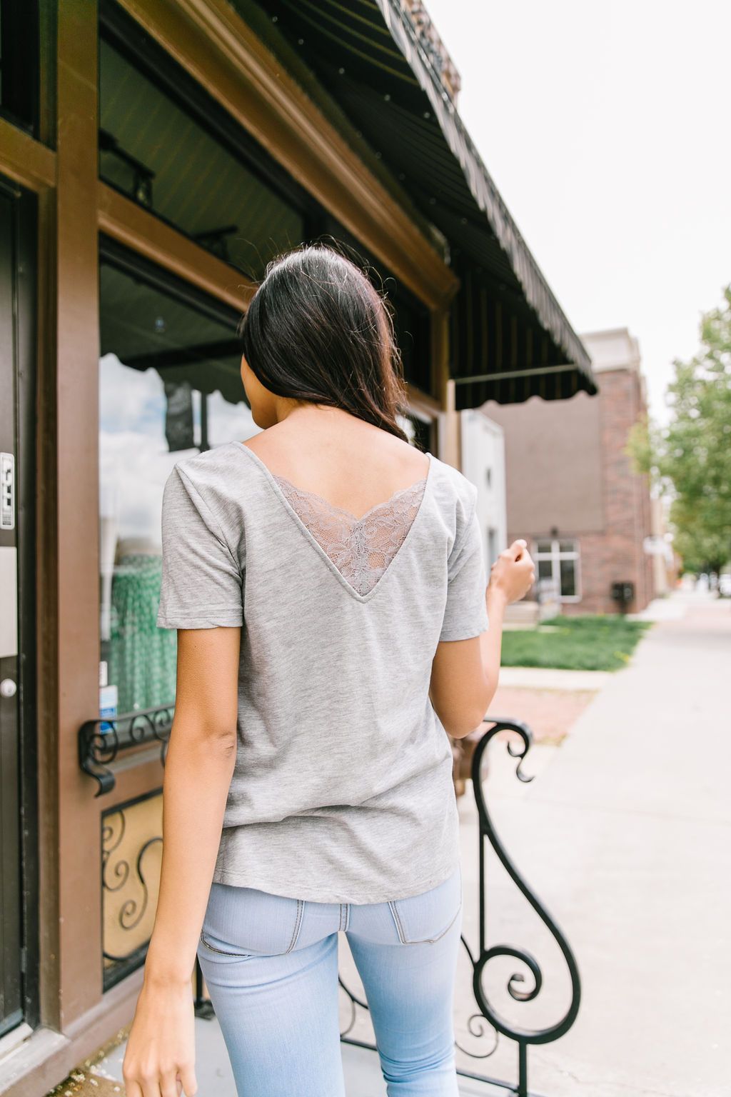 Peekaboo Lace Tee In Gray