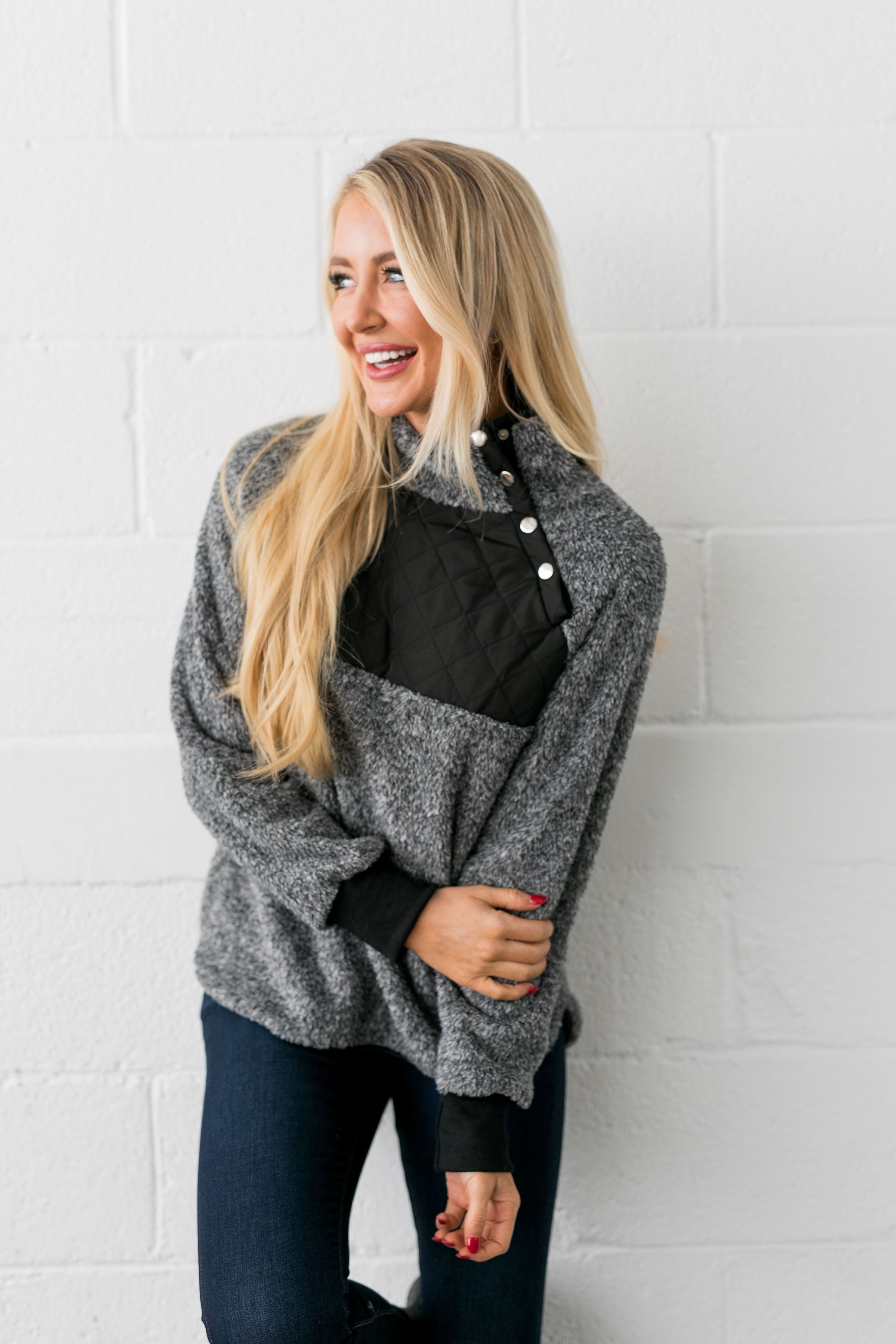 Quilted Contrast Fuzzy Pullover In Charcoal