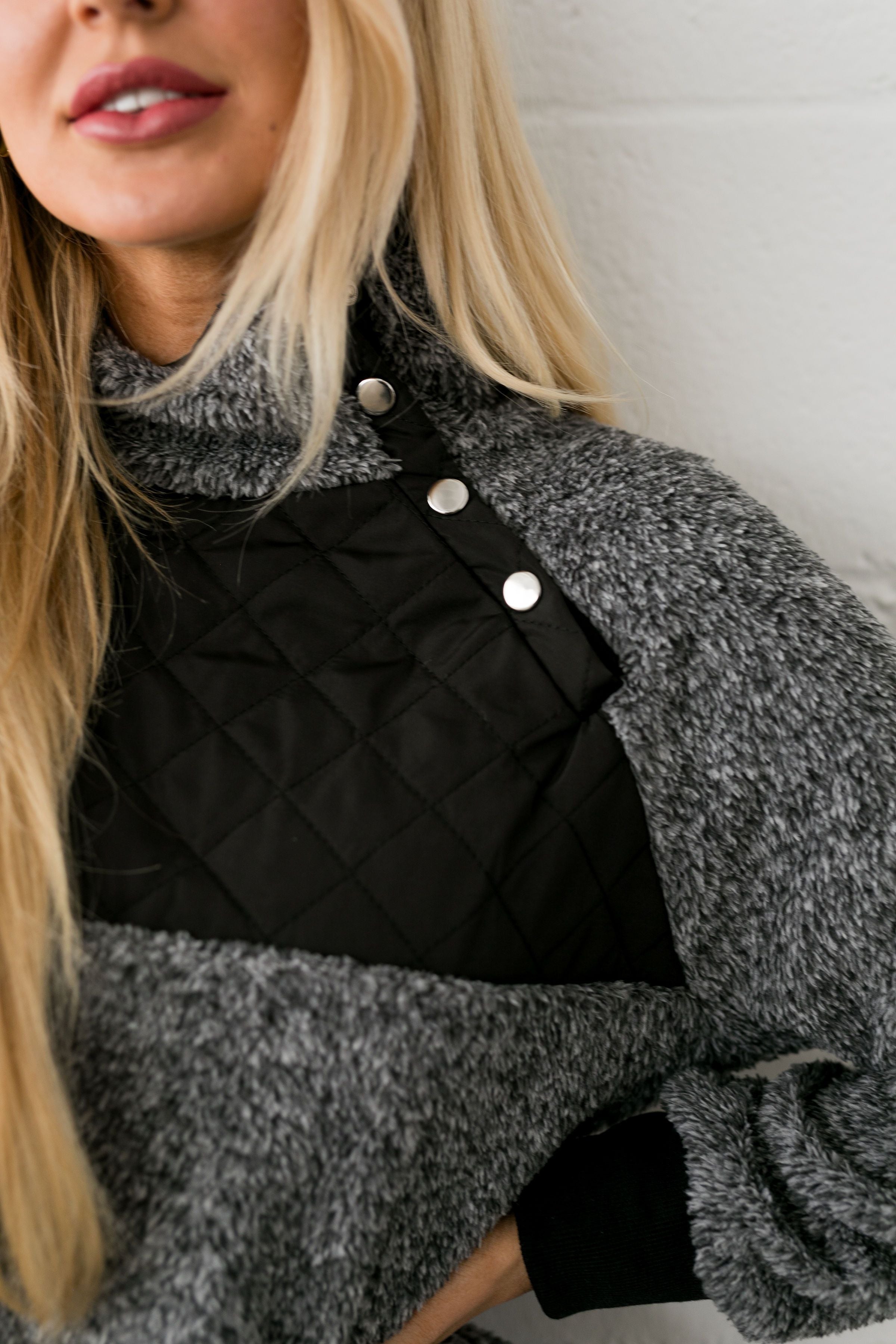 Quilted Contrast Fuzzy Pullover In Charcoal