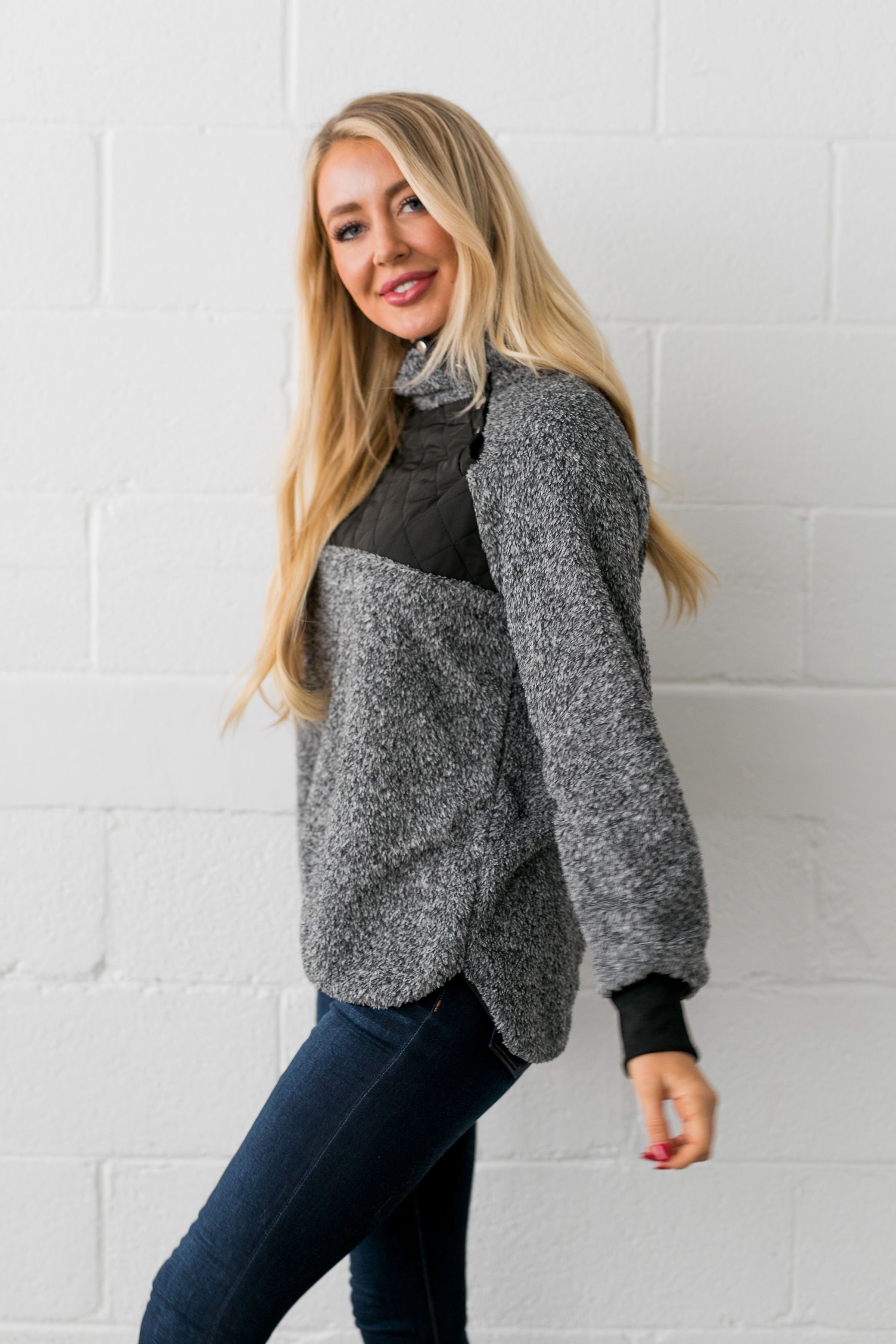 Quilted Contrast Fuzzy Pullover In Charcoal