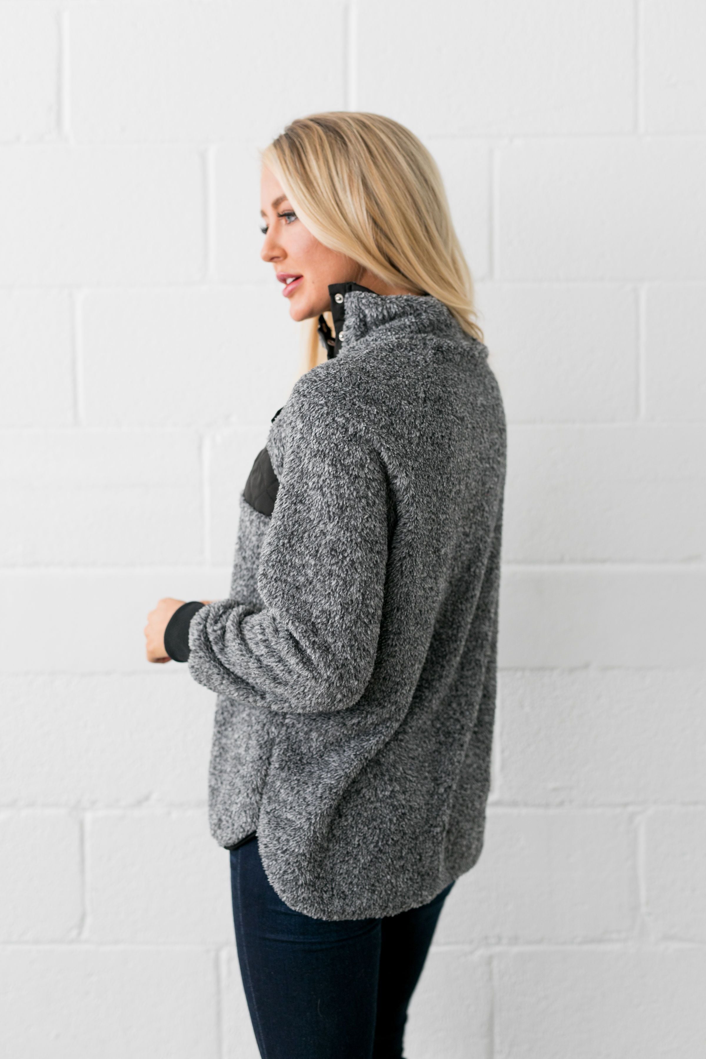 Quilted Contrast Fuzzy Pullover In Charcoal