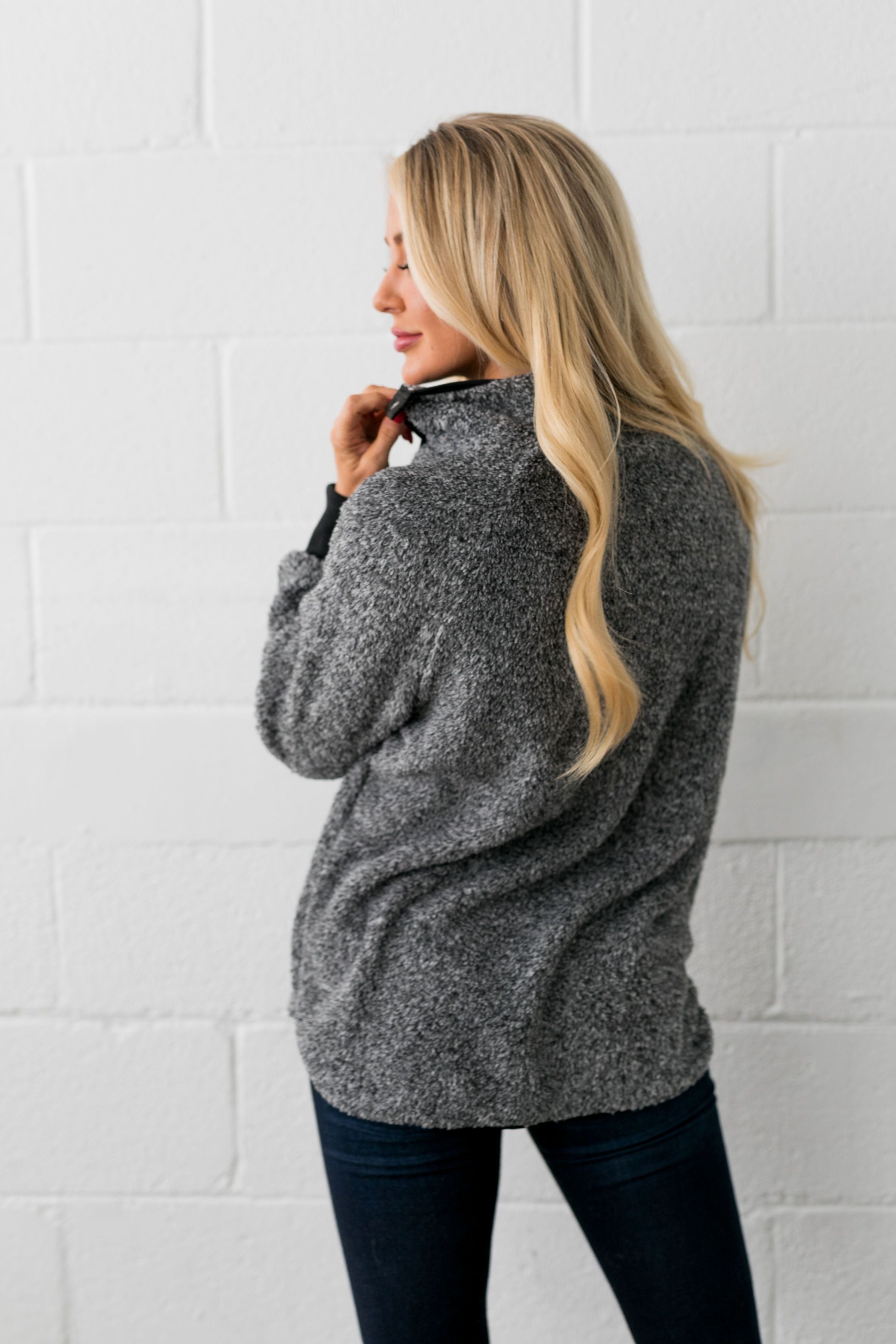 Quilted Contrast Fuzzy Pullover In Charcoal