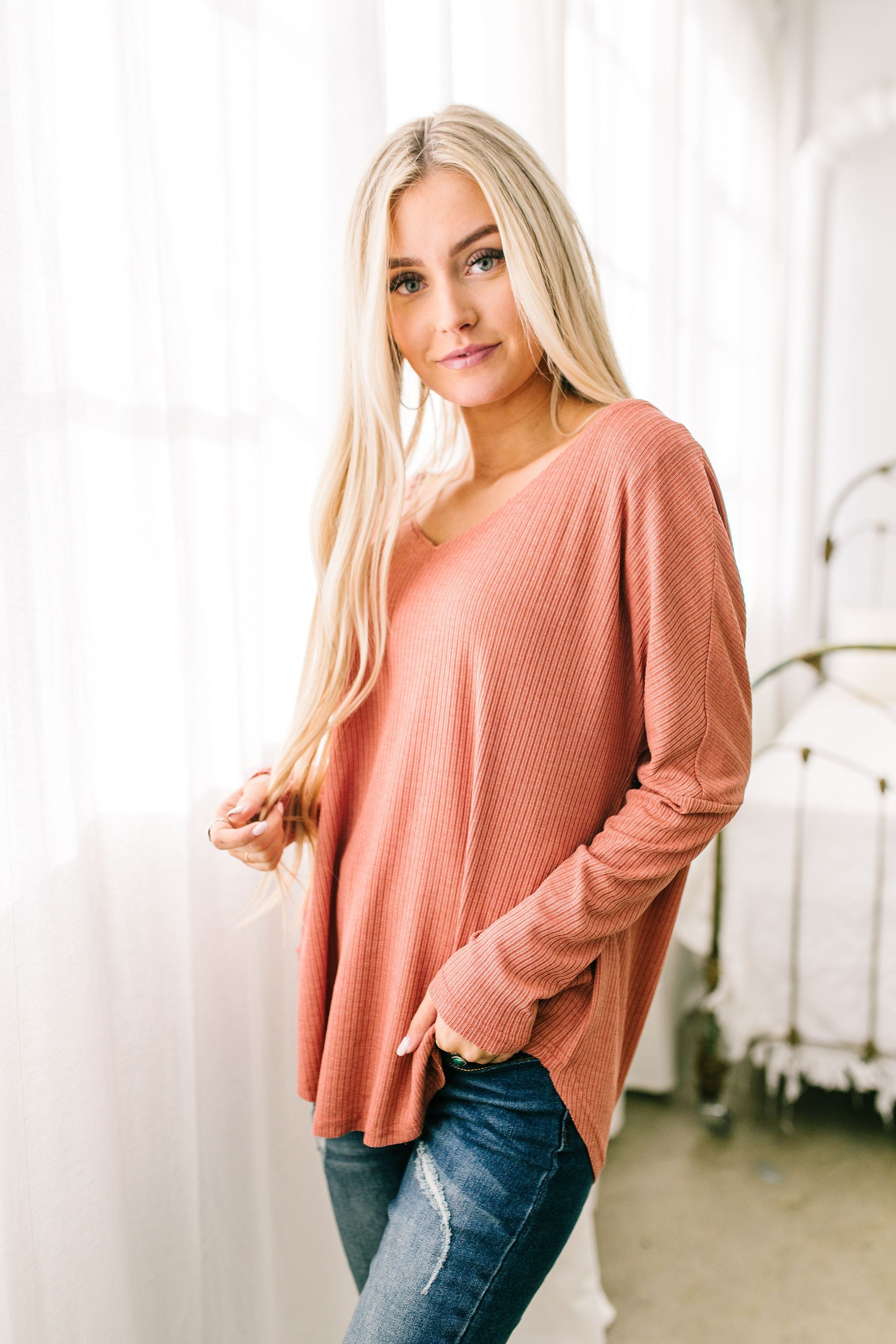 Ridley Ribbed Knit V-Neck Top In Pale Pumpkin - ALL SALES FINAL