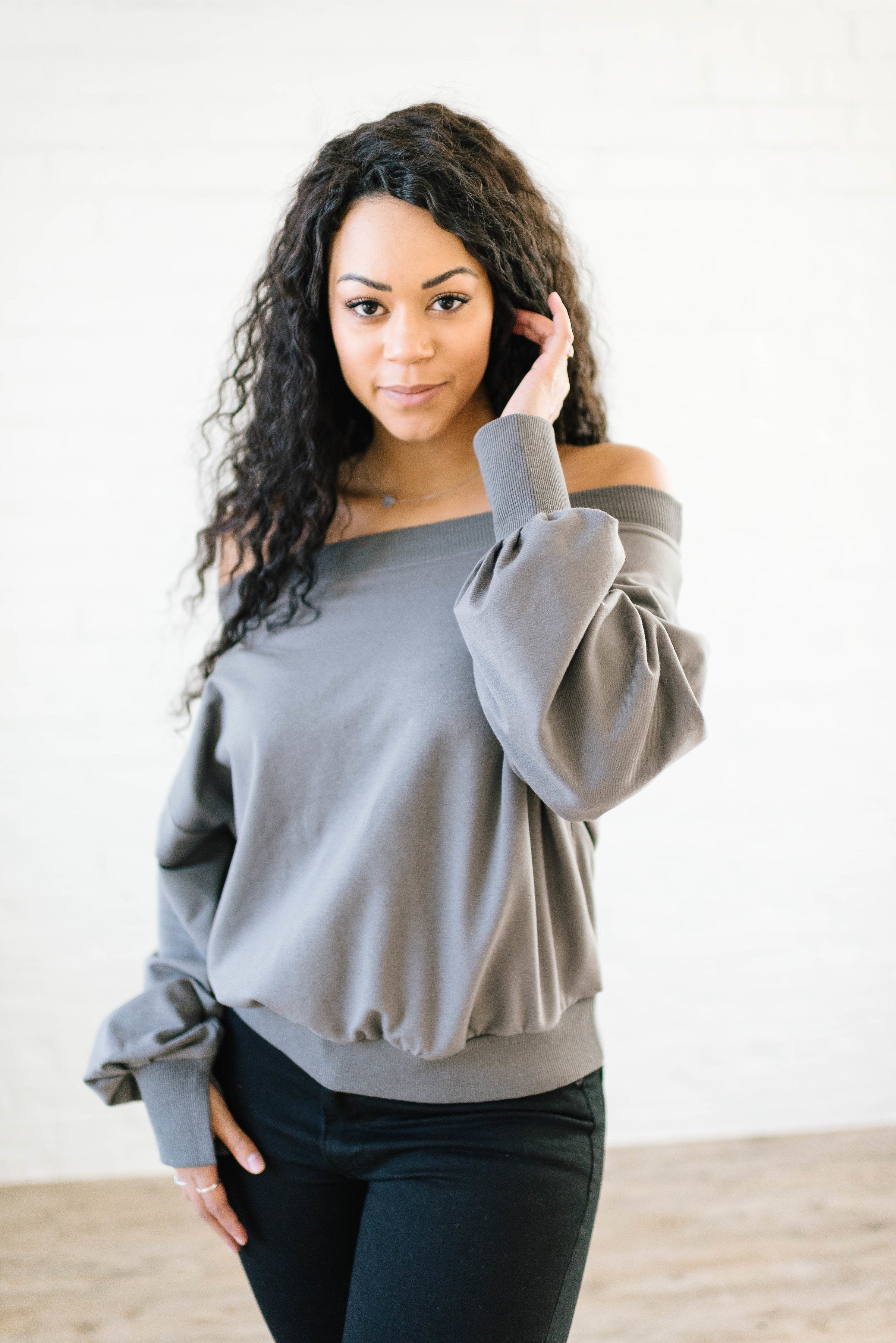 Shandra Shoulders in Gray