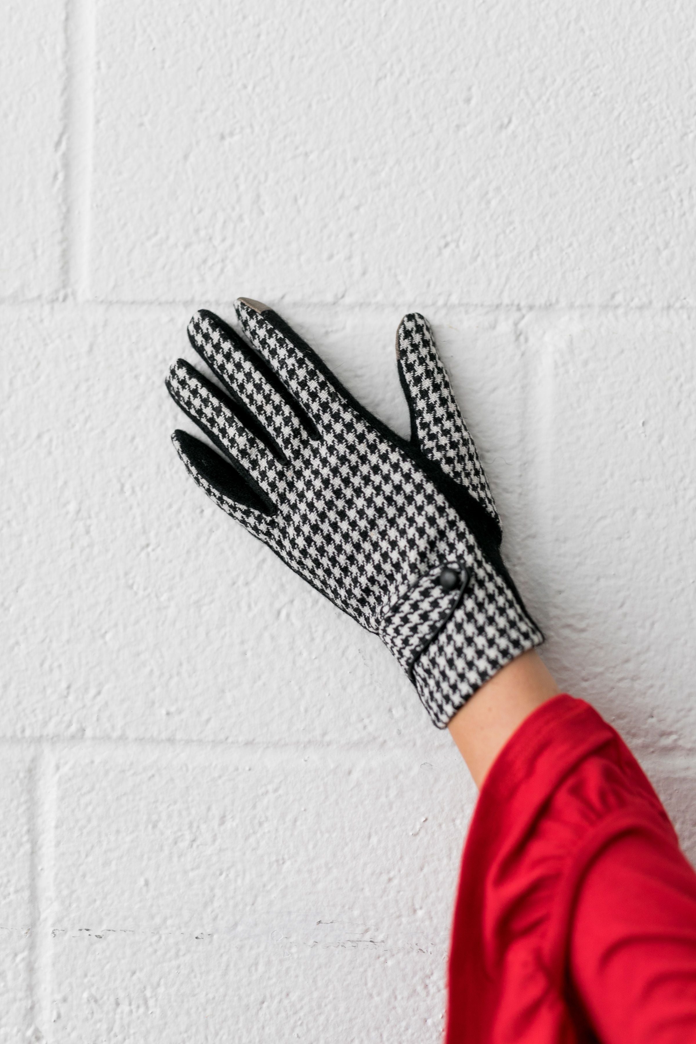 Tech Savvy Houndstooth Gloves